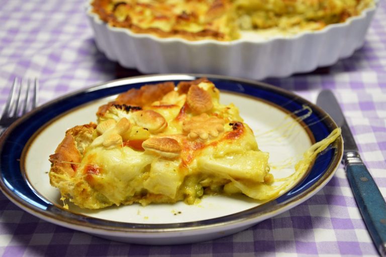 Gemüsequiche mit Brokkoli, Lauch und Hüttenkäse