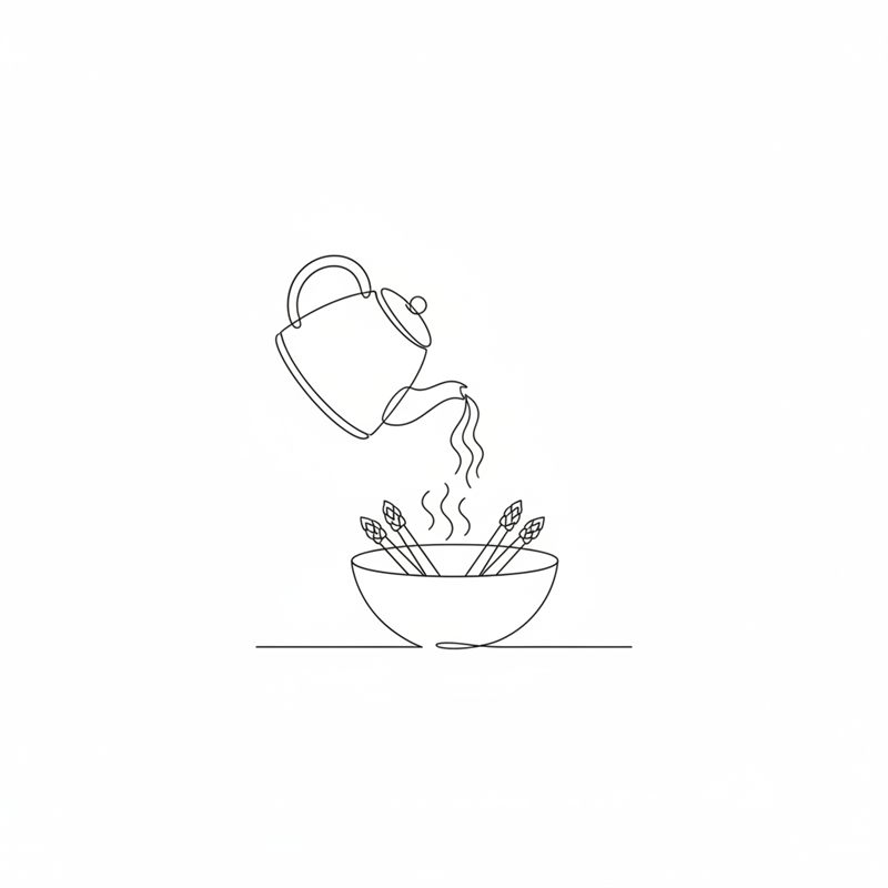 Aus einem Wasserkessel wird kochendes Wasser über Spargel in einer Schüssel gegossen; Dampf steigt auf.